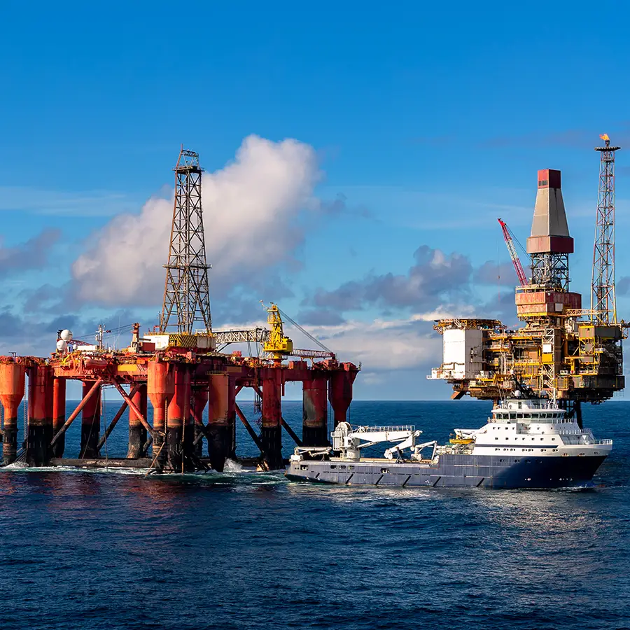 Offshore drilling rig and support vessel using subsea wireless communication Offshore drilling rig and support vessel using subsea wireless communication